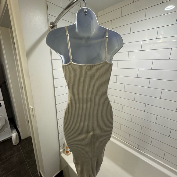 Chic Cream Ribbed Midi Dress - Picture 3 of 4